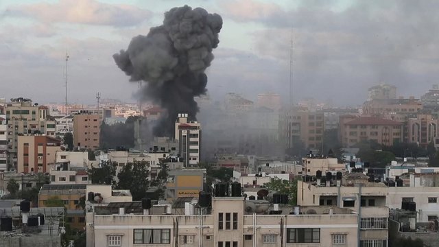 Izraelio smūgiai Gazos Ruože nesiliauja: užfiksuota dar daugiau sprogimų