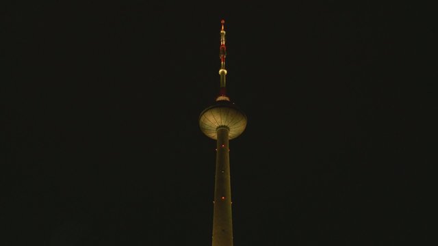 Vilniaus televizijos bokštas jungiasi į „Geltonąją bangą“:  šoko pagal „The Roop“ dainą 