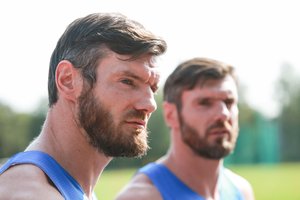 Broliai Lavrinovičiai nežada sustoti: „Dar „kaifuojam“. Kada reikalingi esam ir ant šnicelio duoda“