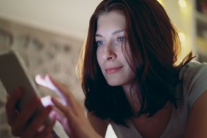 Priklausomybė nuo skaitmeninio gyvenimo: kaip išmokti atsijungti?