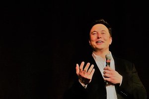 Elonas Muskas staiga neteko 20 milijardų dolerių – investuotojams nepatinka nuolat keičiama nuomonė