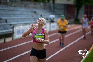 Tradiciniame  valandos bėgime Marijampolėje prizininkus skyrė keletas metrų