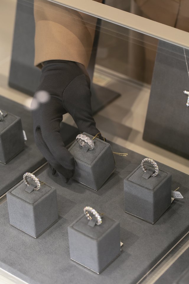 Prekybos ir pramogų centre „Akropolis“ Kaune duris atvėrė „The Factory Diamonds and Jewellery by Ribas“ deimantų namai.<br>Nerijaus Kuzmicko nuotr.
