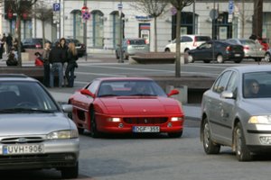 Seime – siūlymas įvesti prabangių automobilių mokestį