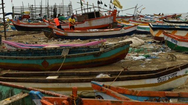Ciklono niokojamoje Indijoje žuvo 33 žmonės, dešimtys dingo