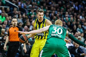 Serbijos krepšinio žvaigždė įvertino žvejybą su J. Valančiūnu