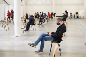 Liepos pradžioje bent viena doze turėtų būti paskiepyta iki 70 proc. žmonių