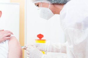 Lietuvoje gyvenantys užsieniečiai jau vakcinuojami nuo COVID-19 ligos