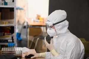 Lietuvoje – 865 nauji koronaviruso atvejai, mirė 16 pacientų, skiepų sulaukė daugiau nei 30 tūkst. žmonių