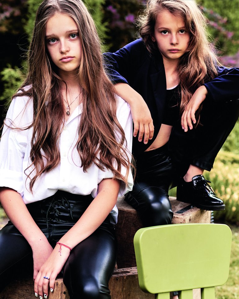 Seserys Elzė (kairėje) ir Sofija – skirtingų charakterių.<br>P.Gasiūno nuotr.