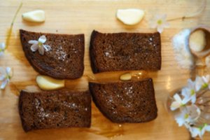 Išbandykite orkaitėje keptą duoną su česnaku – nenusivilsite