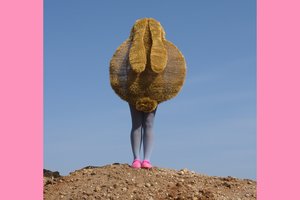 Palangos gintaro muziejuje menininkė į gintarą pažvelgė kaip į šviesos šaltinį