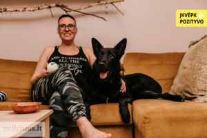 Šunų nemėgusios Irenos namuose vietoje „vidutinio“ šuniuko užaugo naminis arkliukas: vadina savo vilku