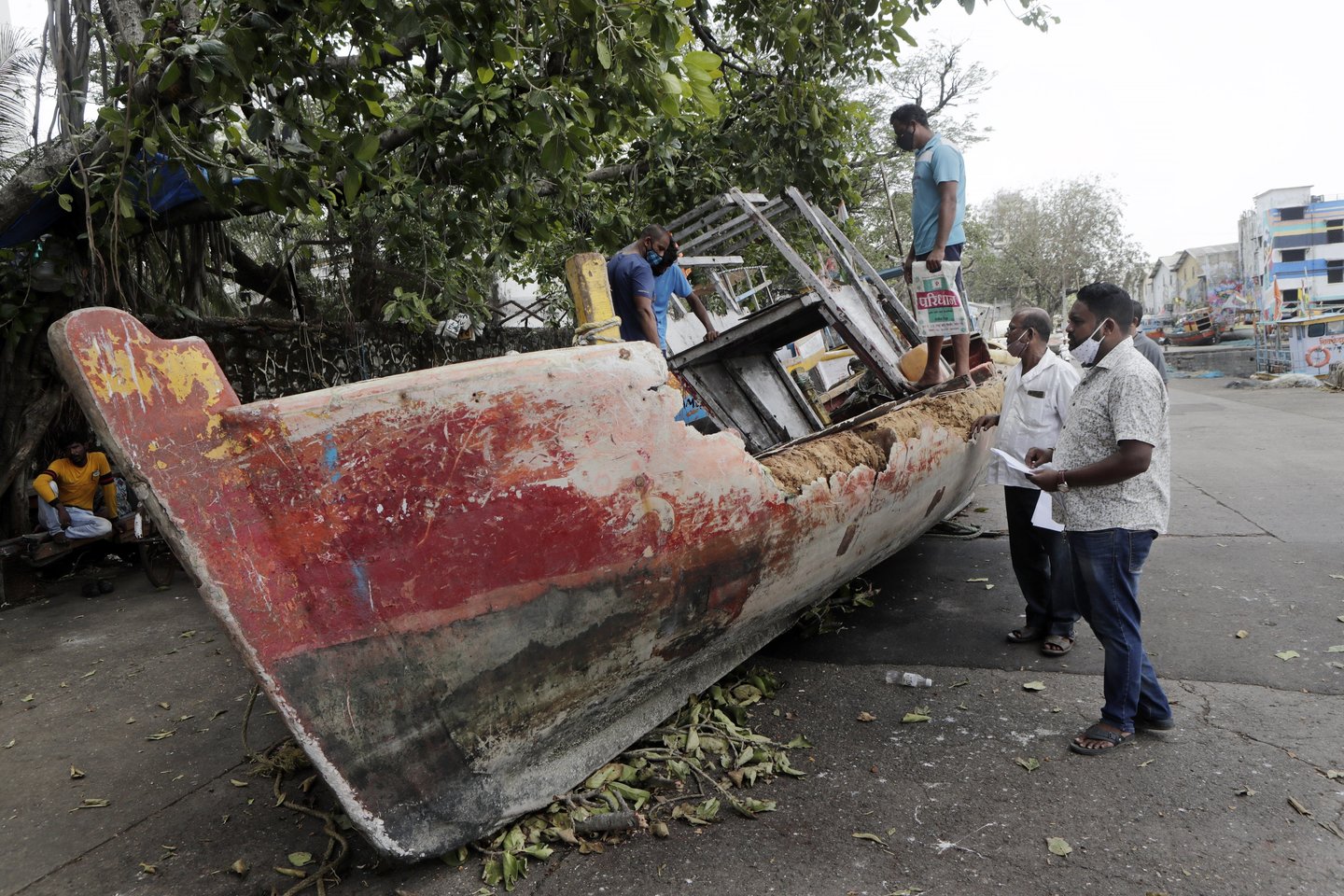 Siaučiantys ciklinai neduoda ramybės Indijos pakrantei<br> Scanpix/The Associated Press nuotr.