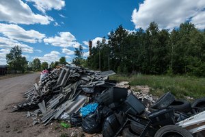 Neskubėkite išmesti senos stogo dangos: už reikalavimų nesilaikymą gali tekti brangiai susimokėti