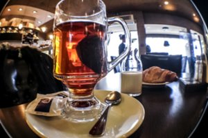 Dėl tragiškos situacijos Indijoje ruošiasi kainų pokyčiams Lietuvos parduotuvių lentynose