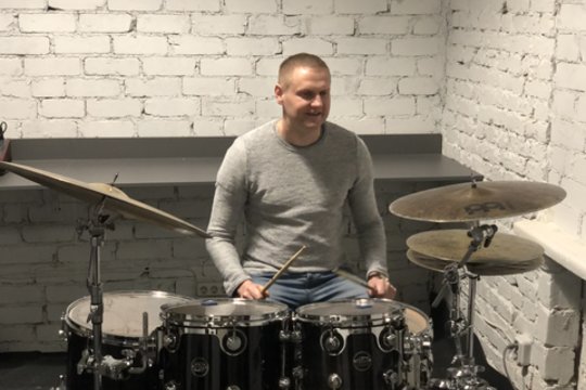 Sunkaus roko grupėje grojantis priklausomybių specialistas laužo stereotipus