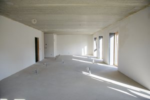 Sukčiai vis dažniau naudojasi butų remonto jauku: gyventojai skundžiasi praradę tūkstančius eurų