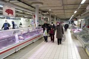 Infliacijos kreivės žaliavų rinkoje riečiasi į viršų: perspėja, kad tai netrukus paveiks vartojamų produktų kainas
