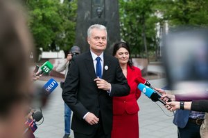 Po G. Nausėdos paaiškinimo, kodėl nesiskiepija jo žmona Diana, – viešas G. Landsbergio atsiprašymas