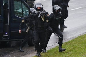 Keliems sulaikytiems baltarusių portalo Tut.by darbuotojams skirtas įtariamųjų statusas