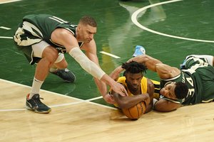 Įspūdinga NBA atkrintamųjų kovų pradžia – pratęsimas ir žudantis „Heat“ ekipą metimas