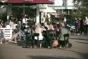 Karantiną kavinės išgyveno pasitelkusios išradingumą: daugeliui jų be paramos būtų buvę riesta