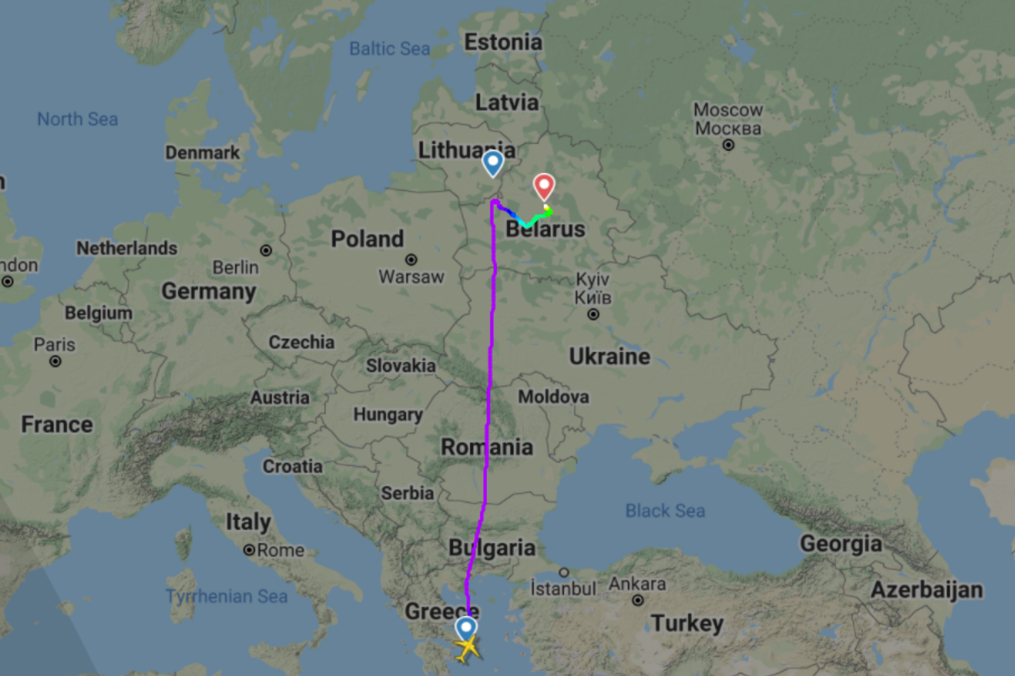 Sekmadienį iš Atėnų į Vilnių skridęs keleivinis lėktuvas su 171 keleiviais buvo priverstinai nutupdytas Minske.<br>flightradar24.com inf.