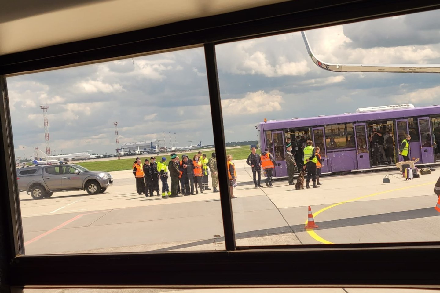 Sekmadienį iš Atėnų į Vilnių skridęs keleivinis lėktuvas su 171 keleiviais buvo priverstinai nutupdytas Minske.<br>Skaitytojo Lino nuotr.