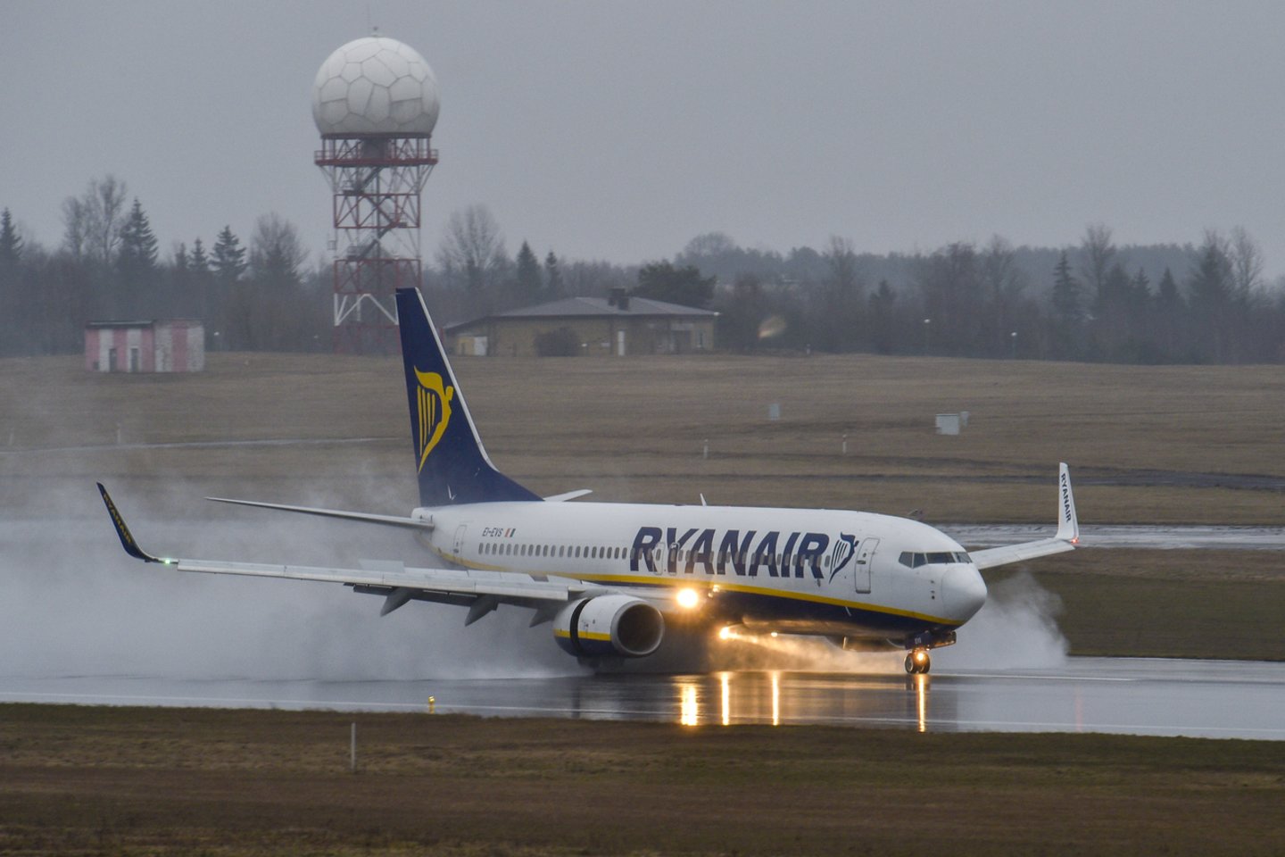 Į Vilniaus oro uostą sugrįžo priverstinai oro uoste Minske nutupdytas lėktuvas.<br>V.Ščiavinsko nuotr.