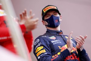 Pasaulio sporto savaitė: aplenktas L. Hamiltonas, rusų medaliai Budapešto baseine ir futbolo sezono uždanga