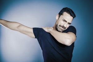 Nustebsite sužinoję, koks paprastas būdas padės atsikratyti peties skausmo