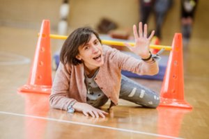 Klounė I. Mickevičiūtė-Petrauskienė penktokus supažindino, kaip į sudėtingus dalykus žvelgti su juoku