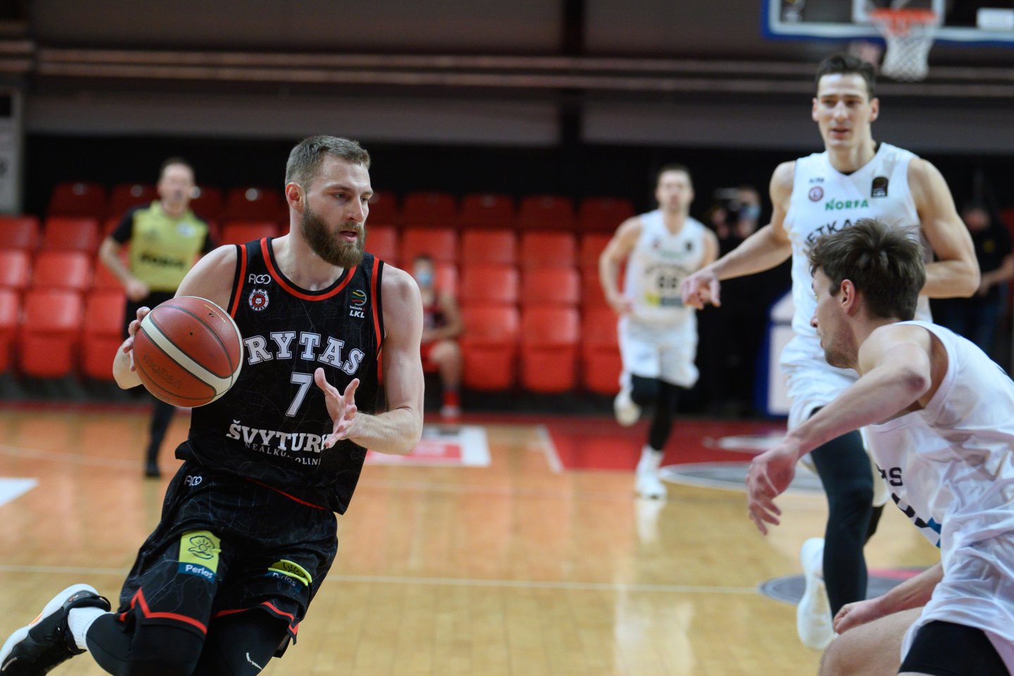 „Rytas“ ir „Lietkabelis“ reguliariajame sezone pasidalino po dvi pergales.<br>V.Skaraičio nuotr.