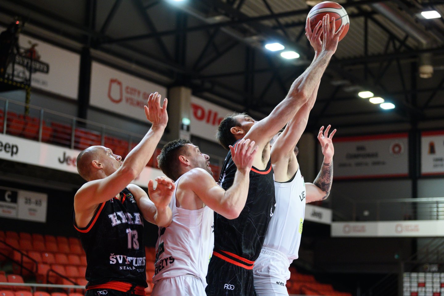 „Rytas“ ir „Lietkabelis“ reguliariajame sezone pasidalino po dvi pergales.<br>V.Skaraičio nuotr.