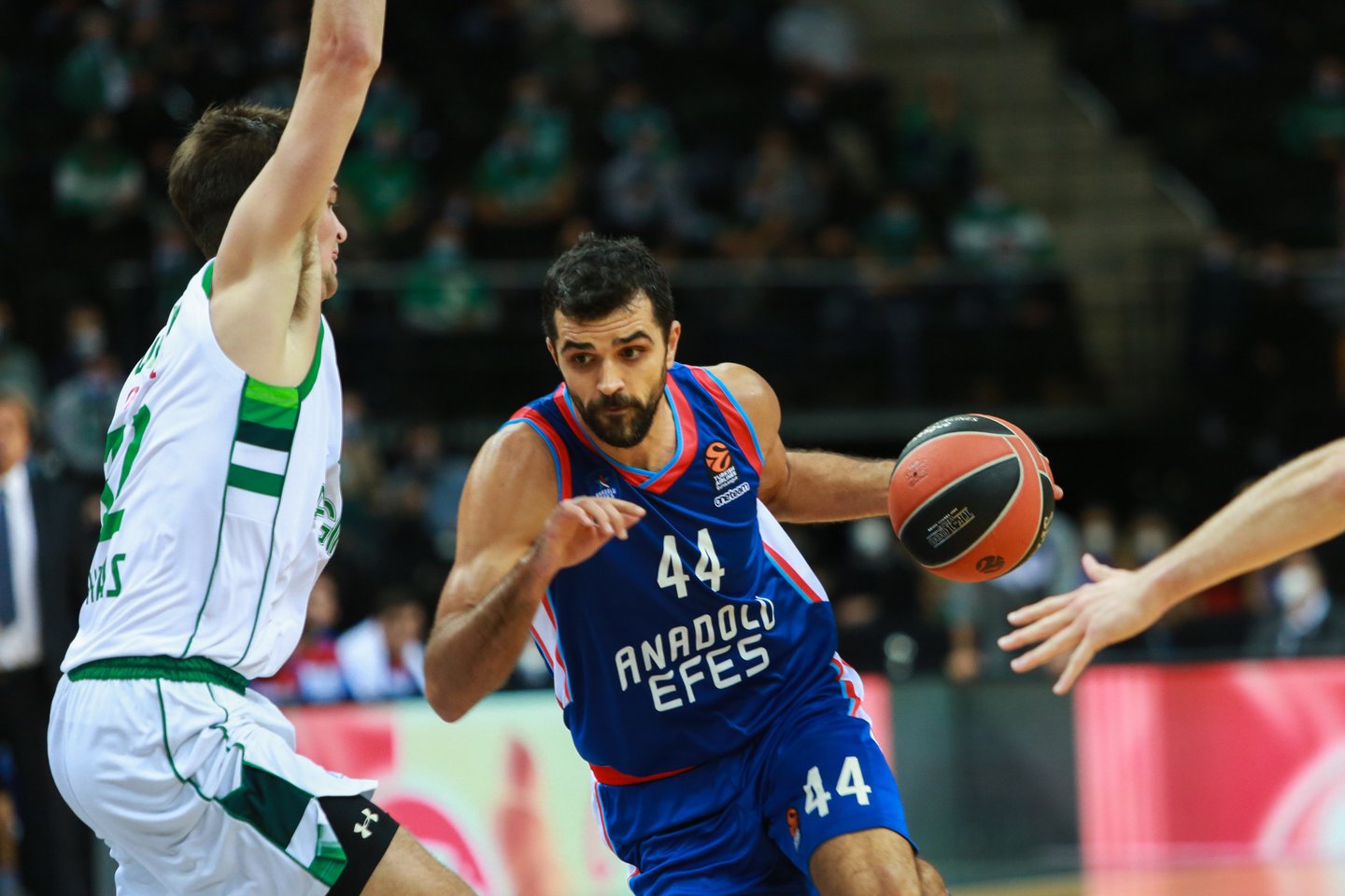 „Anadolu Efes“ demonstruoja galingą žaidimą.<br>G.Bitvinsko nuotr.