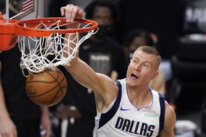 Atkrintamųjų serijos metu striptizo klube apsilankyti nusprendęs K. Porzingis sulaukė NBA baudos