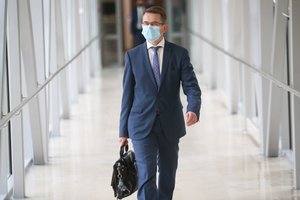 A. Dulkys pasiuntė žinią dėl „AstraZeneca“ vakcinos sunerimusiems abiturientams