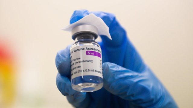 ES ir „AstraZeneca“ koronaviruso skiepų vėlavimo ginčą sprendžia teisme