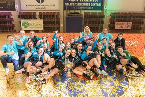 Lemiame moterų rankinio lygos mače čempionių titulą išplėšė Garliavos rankininkės