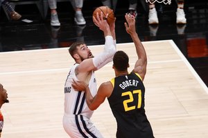 Dar vieno stebuklo nesukūrė: Jonas Valančiūnas ir „Grizzlies“ leido atsitiesti „Jazz“ ekipai