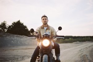 Vaidas Baumila išleidžia naują, apmąstymų kupiną singlą ir jo vaizdo klipą