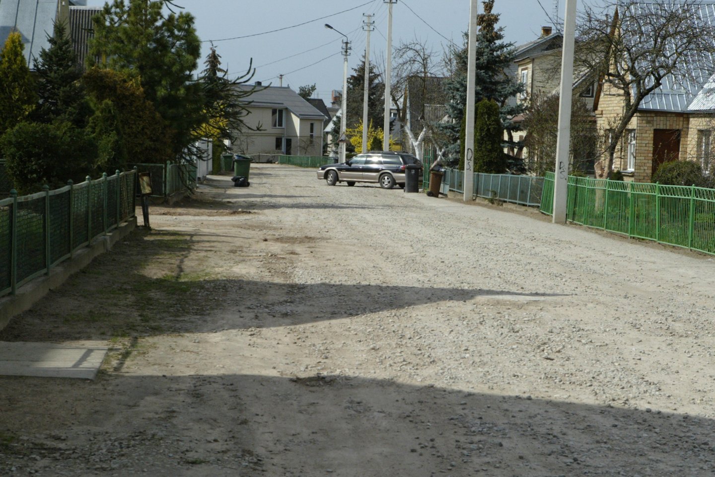 Lietuvai nedelsiant reikalinga atskira žvyrkelių per Lietuvos gyvenvietes (kaimus) asfaltavimo programa.<br>S.Bagdonavičiaus nuotr.