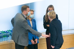 Po ministerijos atstovės žodžių – viešas I. Šimonytės atsiprašymas ir A. Armonaitės reakcija: esu pakraupusi