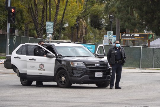 Kalifornijoje priemiestinių traukinių depe per šaudynes žuvo 9 žmonės