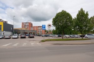 Vienoje turgaus aikštelėje automobilius per naktį palikti uždrausta – pastatė ženklus