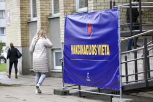 Dėl trečiosios skiepo dozės Lietuvoje dar neapsisprendė: laukia gamintojų žodžio