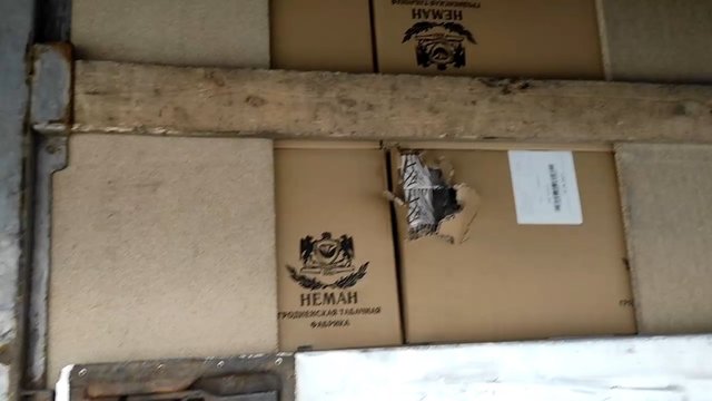Vietoje medienos – baltarusiškos cigaretės: Raigarde sulaikyta beveik 1,5 mln. eurų vertės kontrabanda