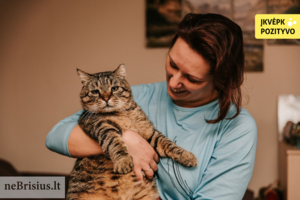 Priglaudusi atklydusį alkaną ir sušalusį katinėlį šeima netrukus suprato, kad jis – nepaprastas