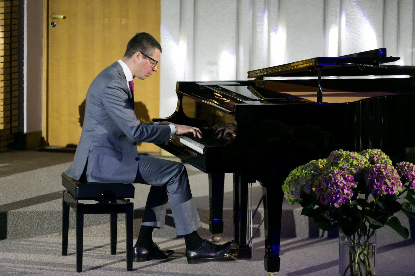 Ceremonijoje muzikinį sveikinimą siuntė pianistas A.Vasiliauskas.<br> T.Bauro nuotr.